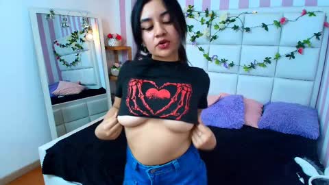lucy_harris_ online show from February 12, 10:59 pm