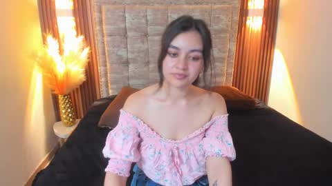lucy_harris_ online show from February 19, 3:06 am