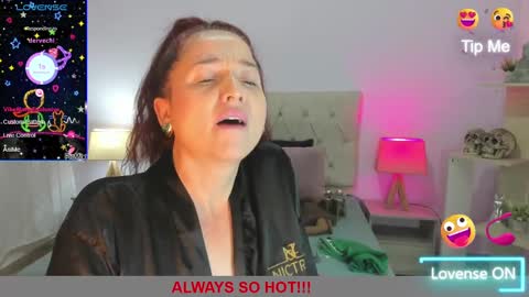 Snapshot of lucy_hot77 chatting on March 9, 11:03 pm Lucia online show from March 9, 11:03 pm