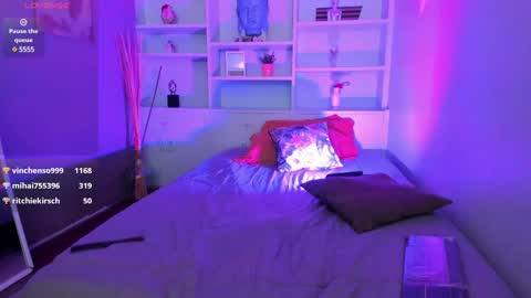 Snapshot of lucy_williiams chatting on February 18, 8:25 pm Lucy online show from February 18, 8:25 pm