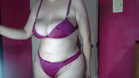 Snapshot of lucykat1 chatting on February 4, 2:17 am Lucy online show from February 4, 2:17 am