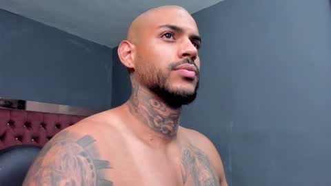 Snapshot of luigi1_ chatting on January 1, 2:41 am Luigi Vitale online show from January 1, 2:41 am