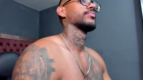 Snapshot of luigi1_ chatting on January 26, 5:45 am Luigi Vitale online show from January 26, 5:45 am