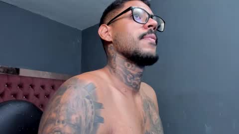 Snapshot of luigi1_ chatting on March 9, 7:23 am Luigi Vitale online show from March 9, 7:23 am