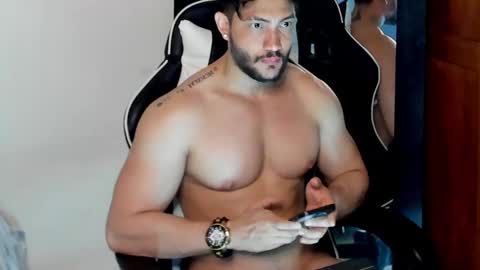 luis_baptista online show from December 17, 4:01 am