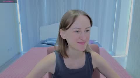 Snapshot of luluchiiii chatting on September 19, 10:30 am Lily online show from September 19, 10:30 am