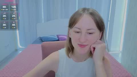 Snapshot of luluchiiii chatting on September 21, 10:41 am Lily online show from September 21, 10:41 am