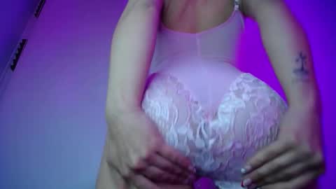 Snapshot of luly_blue chatting on September 11, 4:14 am Luly online show from September 11, 4:14 am