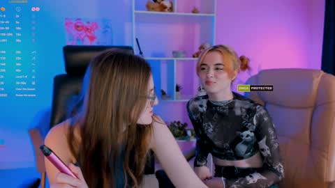 luna_berryy online show from February 8, 11:34 pm