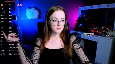 luna_berryy online show from February 18, 5:20 am