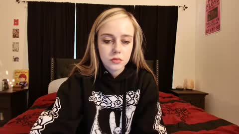 Snapshot of luna_lovelyy chatting on January 8, 12:06 am Luna online show from January 8, 12:06 am