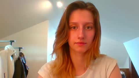 Snapshot of luna_xsensual chatting on February 21, 7:56 am L U N A online show from February 21, 7:56 am