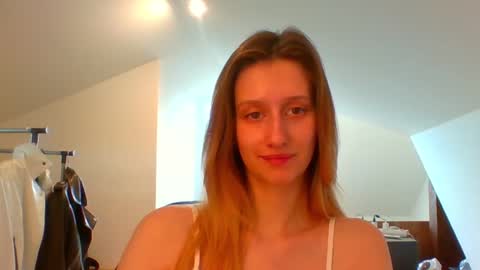Snapshot of luna_xsensual chatting on February 28, 11:03 am L U N A online show from February 28, 11:03 am