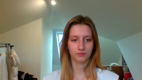 Snapshot of luna_xsensual chatting on December 30, 10:43 am L U N A online show from December 30, 10:43 am