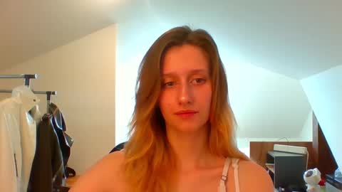 Snapshot of luna_xsensual chatting on February 25, 10:59 am L U N A online show from February 25, 10:59 am