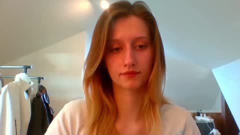 Snapshot of luna_xsensual chatting on February 19, 11:17 am L U N A online show from February 19, 11:17 am