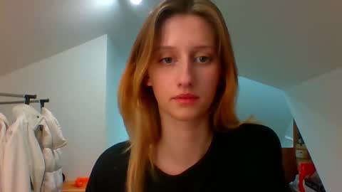 Snapshot of luna_xsensual chatting on December 18, 2:49 pm L U N A online show from December 18, 2:49 pm