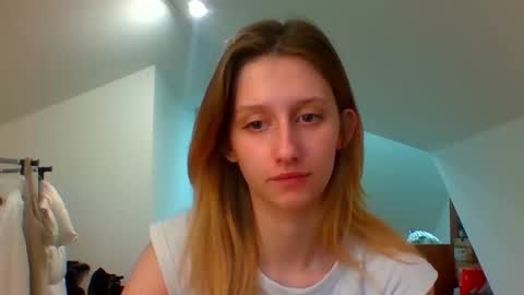 Snapshot of luna_xsensual chatting on December 30, 7:37 am L U N A online show from December 30, 7:37 am