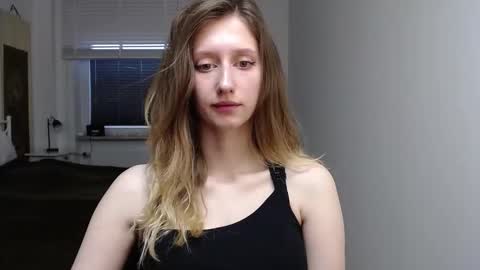 Snapshot of luna_xsensual chatting on September 22, 5:22 am L U N A online show from September 22, 5:22 am