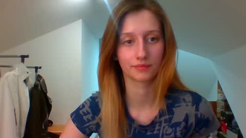 Snapshot of luna_xsensual chatting on February 17, 4:06 pm L U N A online show from February 17, 4:06 pm