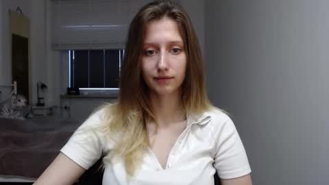 Snapshot of luna_xsensual chatting on September 15, 5:42 am L U N A online show from September 15, 5:42 am