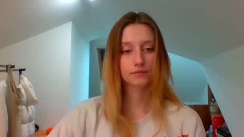 Snapshot of luna_xsensual chatting on December 23, 3:11 pm L U N A online show from December 23, 3:11 pm