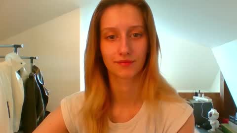 Snapshot of luna_xsensual chatting on February 21, 11:01 am L U N A online show from February 21, 11:01 am