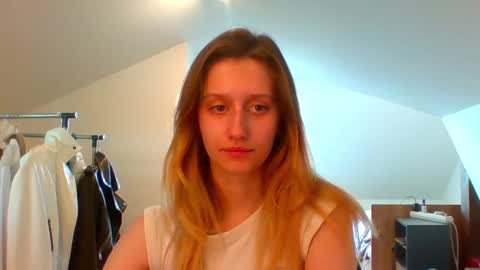Snapshot of luna_xsensual chatting on March 10, 2:59 pm L U N A online show from March 10, 2:59 pm
