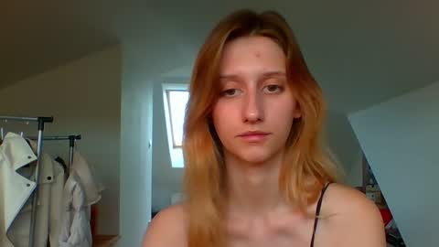 Snapshot of luna_xsensual chatting on December 4, 11:02 am L U N A online show from December 4, 11:02 am