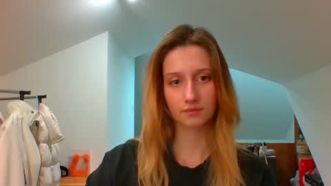 Snapshot of luna_xsensual chatting on December 13, 3:00 pm L U N A online show from December 13, 3:00 pm