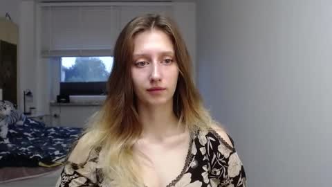 Snapshot of luna_xsensual chatting on September 11, 5:31 am L U N A online show from September 11, 5:31 am