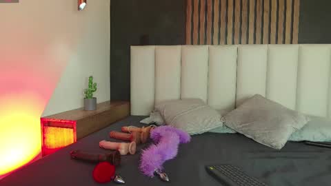 Snapshot of lunalenox_ chatting on March 5, 2:57 am I M L U N A online show from March 5, 2:57 am