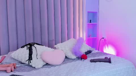 Snapshot of lunalenox_ chatting on March 8, 3:17 am I M L U N A online show from March 8, 3:17 am