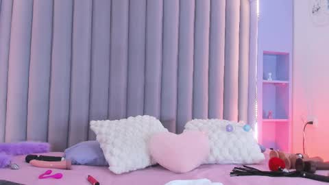 Snapshot of lunalenox_ chatting on February 12, 2:45 am I M L U N A online show from February 12, 2:45 am