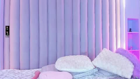 Snapshot of lunalenox_ chatting on March 8, 6:21 am I M L U N A online show from March 8, 6:21 am