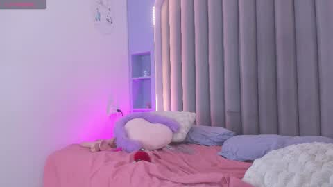Snapshot of lunalenox_ chatting on February 28, 9:04 am I M L U N A online show from February 28, 9:04 am