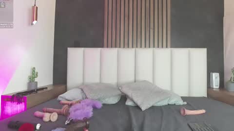 Snapshot of lunalenox_ chatting on March 5, 6:01 am I M L U N A online show from March 5, 6:01 am