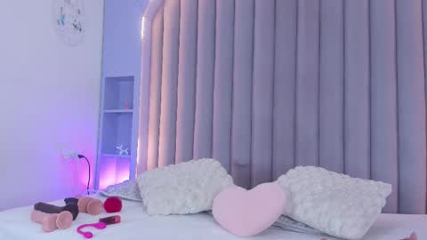 Snapshot of lunalenox_ chatting on March 10, 2:50 am I M L U N A online show from March 10, 2:50 am