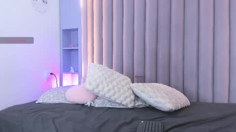 Snapshot of lunalenox_ chatting on March 12, 6:32 pm I M L U N A online show from March 12, 6:32 pm