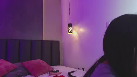 Snapshot of lunalenox_ chatting on February 19, 2:44 am I M L U N A online show from February 19, 2:44 am