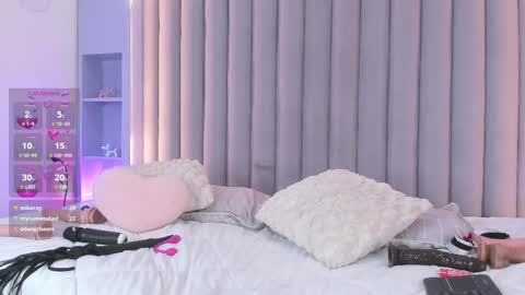 Snapshot of lunalenox_ chatting on March 11, 5:57 am I M L U N A online show from March 11, 5:57 am