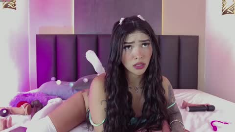 Snapshot of lunalenox_ chatting on February 7, 7:07 am I M L U N A online show from February 7, 7:07 am