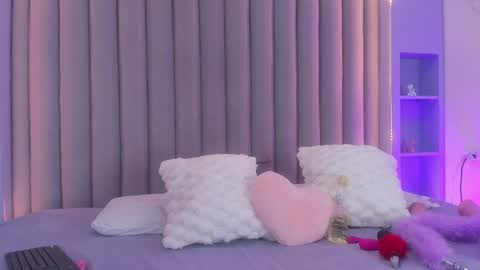 Snapshot of lunalenox_ chatting on January 27, 2:53 am I M L U N A online show from January 27, 2:53 am