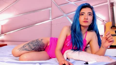 Luna Page online show from February 20, 9:09 pm