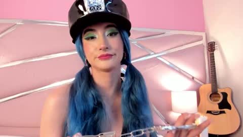 Luna Page online show from February 22, 2:19 pm