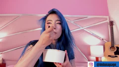 Luna Page online show from February 3, 2:24 pm