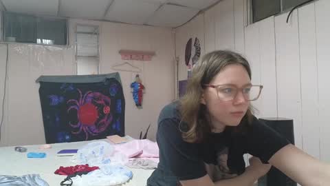 Snapshot of lunaquinn45 chatting on January 25, 12:27 am lunaquinn45 online show from January 25, 12:27 am
