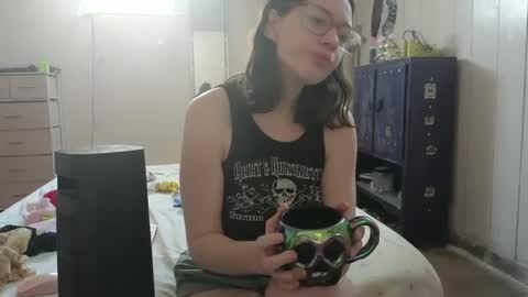 Snapshot of lunaquinn45 chatting on February 22, 4:09 pm lunaquinn45 online show from February 22, 4:09 pm