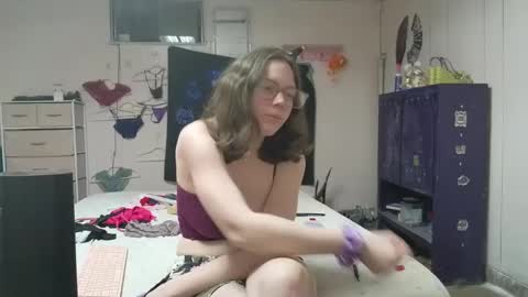 Snapshot of lunaquinn45 chatting on March 5, 2:36 am lunaquinn45 online show from March 5, 2:36 am