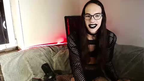 Linda  Linde online show from February 18, 2:05 am